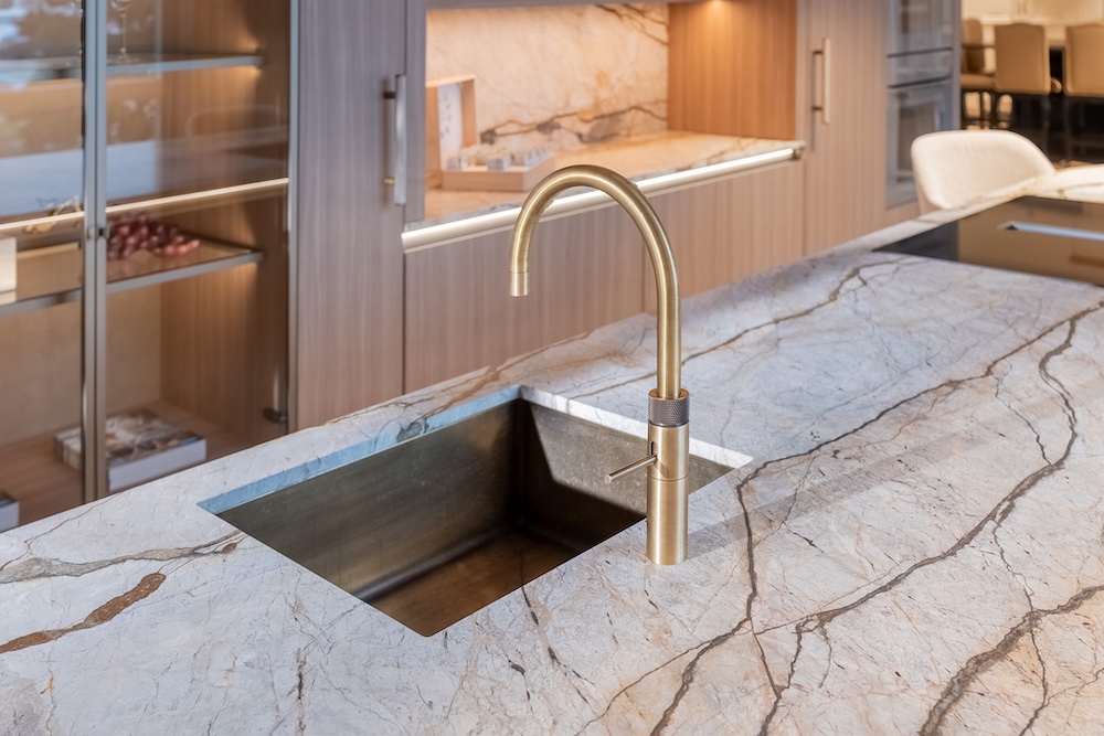 Foto Nieuw in de showroom van Tieleman: Exclusieve maatwerk keuken FotoNieuw in de showroom van Tieleman: Exclusieve maatwerk keuken